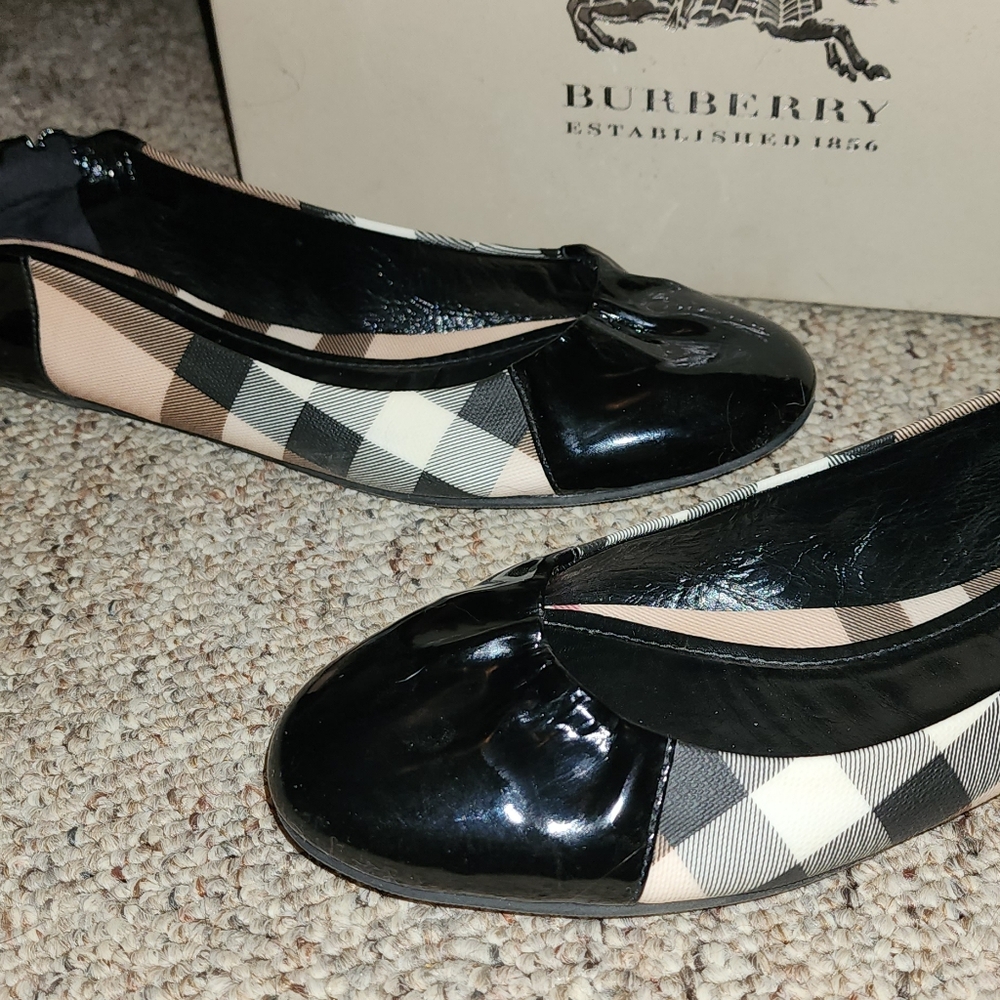 Burberry Flats (ballerina) size woman 10